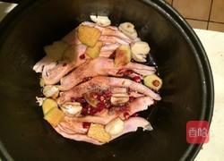 电饭煲酱香鸭脚的做法图解5