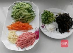 凉拌木耳火腿黄瓜丝的做法图解1