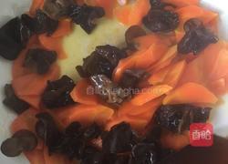 胡萝卜炒木耳的做法图解6
