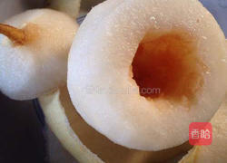 冰糖炖雪梨的做法图解2