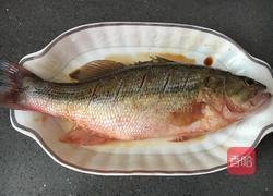 清蒸鲈鱼的做法图解4