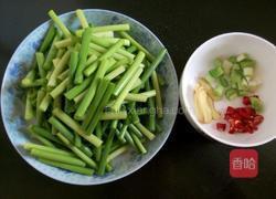 蒜苔炒肉的做法图解1