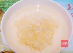 银耳煲梨水的做法图解2