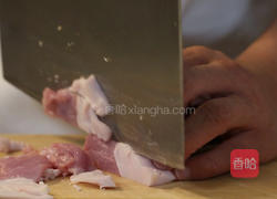 白菜猪肉炒木耳的做法图解2