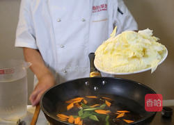 白菜猪肉炒木耳的做法图解6