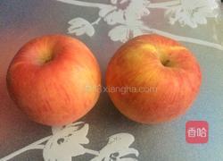 鲜榨苹果汁的做法图解1