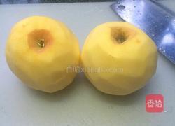 鲜榨苹果汁的做法图解2