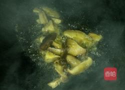 香菇炒木耳胡萝卜的做法图解3