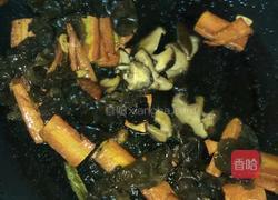 香菇炒木耳胡萝卜的做法图解6