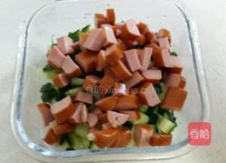 青瓜脆皮肠伴桂林米粉的做法图解2