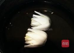 白菜莲花粉丝汤的做法图解6