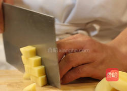 黑椒炒鸭丁的做法图解2