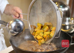 南瓜炖鸭块的做法图解9