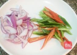 双椒炒猪耳朵的做法图解2