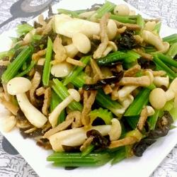 芹菜 白玉菇的做法[图]