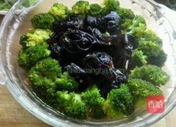 西蓝花凉拌木耳的做法图解5