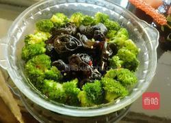 西蓝花凉拌木耳的做法图解7