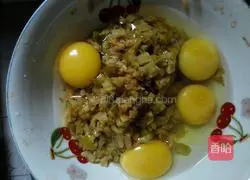 Illustration of how to make pickled mustard egg cake 2