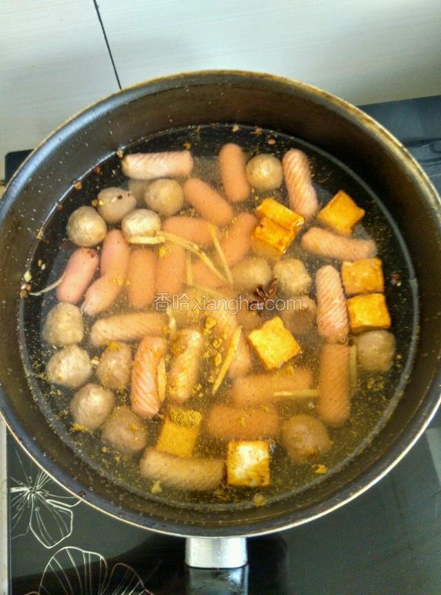 加水淹没过丸子，开火煮十分钟！