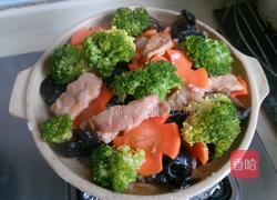 胡萝卜瘦肉煲仔饭的做法图解11