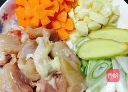 本地鸡烧锦粉面的做法图解2