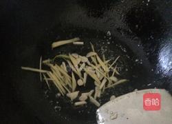 双椒炒粉肠的做法图解3