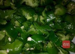 杏鲍菇炒青椒的做法图解2