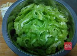 木耳炒苦瓜的做法图解3