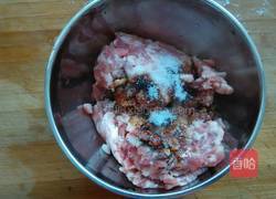 胡萝卜豆芽炒肉沫的做法图解2