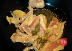蒜苗炒腊肉的做法图解3