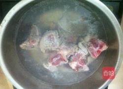 广东靓汤—玉米龙骨汤的做法图解2