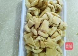 青椒百叶结炒肉块的做法图解2