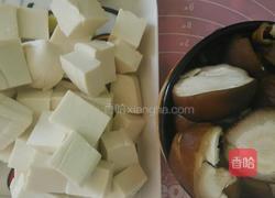 香菇炖豆腐的做法图解3