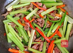 芹菜炒牛肉的做法图解10