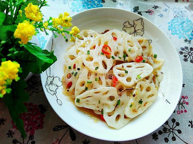 香脆可口的酸辣藕片，食欲大开。