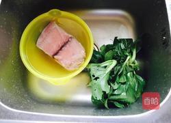 金枪鱼瑶柱菜粥的做法图解2