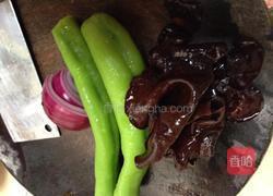 木耳尖椒炒鸡蛋的做法图解2