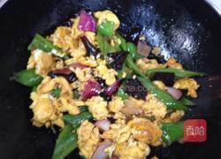 木耳尖椒炒鸡蛋的做法图解9