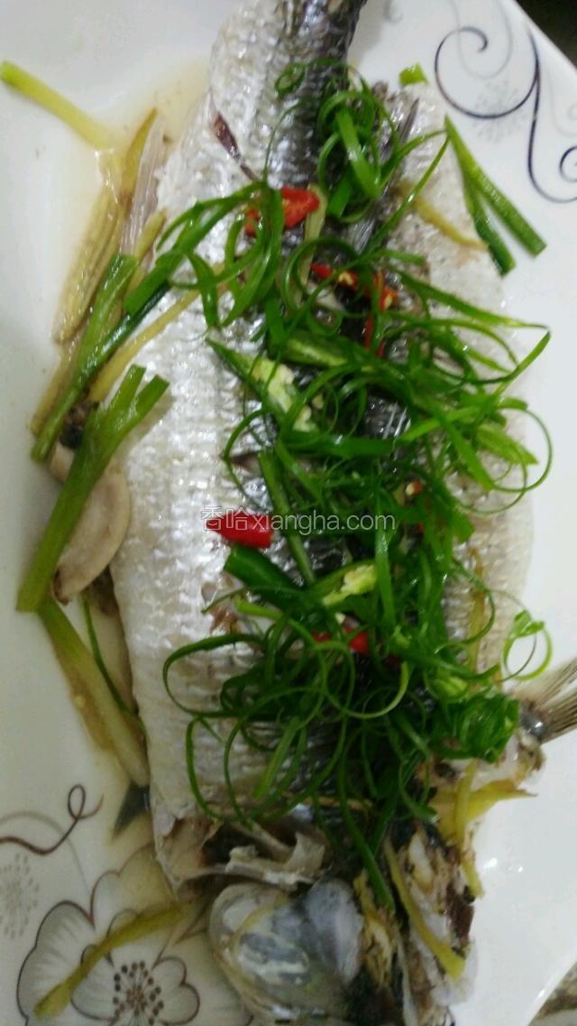 再把葱花铺上