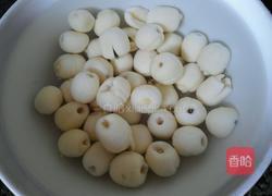 百合银耳莲子羹的做法图解3
