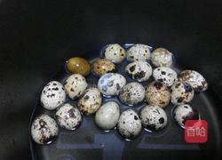 红烧肉炖鹌鹑蛋的做法图解1