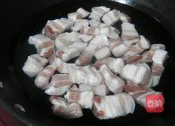 红烧肉炖鹌鹑蛋的做法图解2