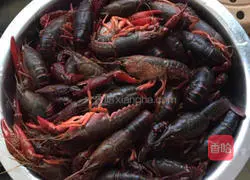 Illustration of how to make spicy crayfish 1