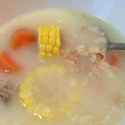 三文鱼头豆腐玉米红萝卜汤的做法[图]