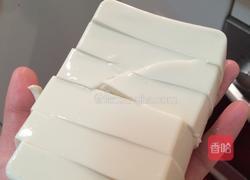 三文鱼头豆腐玉米红萝卜汤的做法图解2