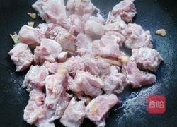 排骨焖白罗卜的做法图解3