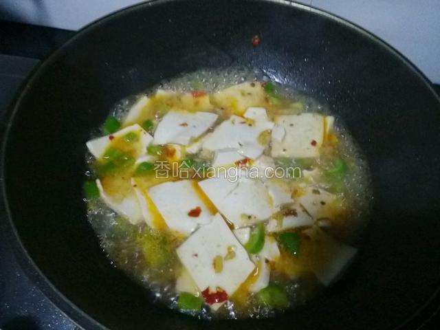 放适量的水焖煮2分钟