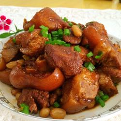 花生焖猪蹄的做法[图]