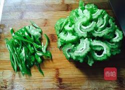 芽菜苦瓜的做法图解2