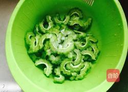 芽菜苦瓜的做法图解3